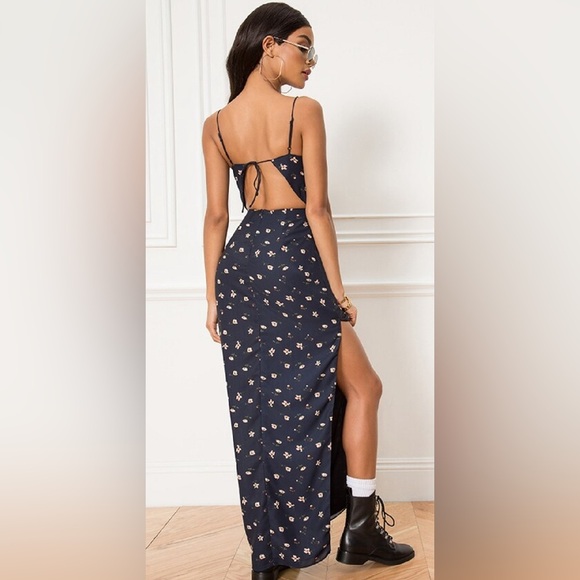 superdown Beth Maxi Dress in Navy Floral - Size S - Picture 3 of 3